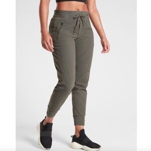 Athleta Trekkie North High Rise Jogger Pants Hiking Outdoor Athleisure Size 14